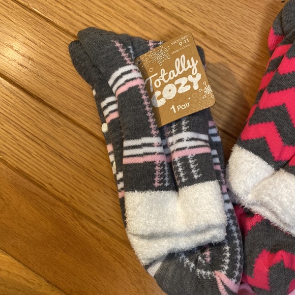 NEW Totally Cozy woman's socks - Picture 2 of 7